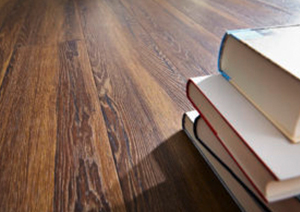 FDT K. Horeis GmbH - Licht und Schatten auf Holzboden